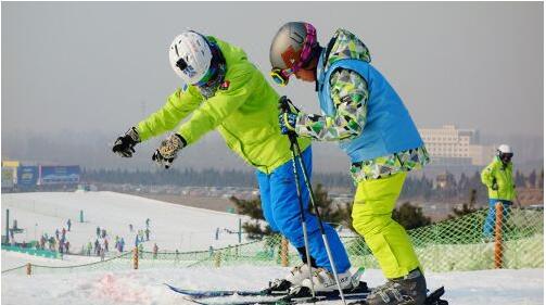 孩子参加滑雪冬令营的好处有哪些？